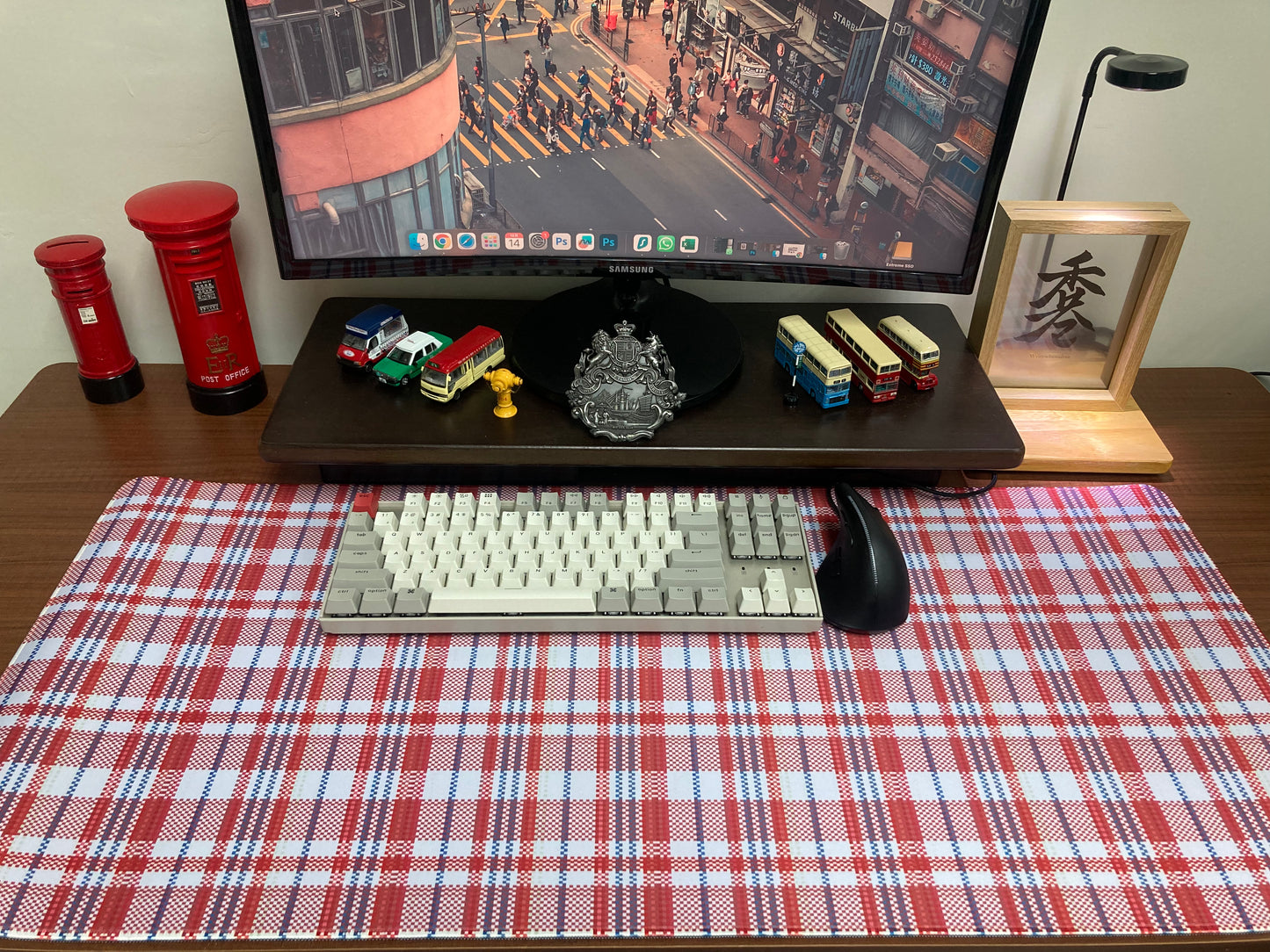 Hong Kong Classic Red White and Blue Bag Mouse Pad (Red)