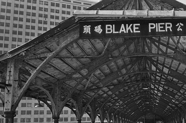 中環卜公碼頭 1964 舊香港照片掛畫｜局部細節 1 — Old Hong Kong photo, Blake Pier, Central, 1964, detail crop 1