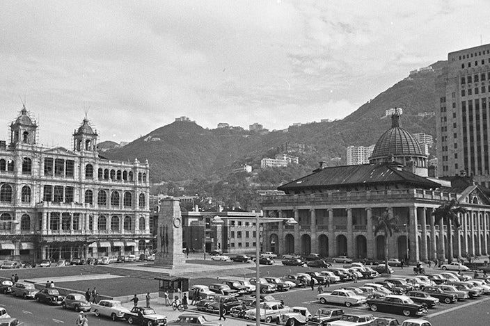 中環愛丁堡廣場泊車場 1961 舊香港照片掛畫｜局部細節 1 — Old Hong Kong photo, Edinburgh Place car park, Central, 1961, detail crop 1