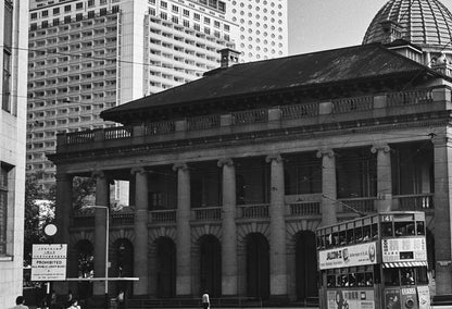 中環舊最高法院與電車 1974 舊香港照片掛畫｜局部細節 2 — Old Hong Kong photo, Old Supreme Court and tram, Central, 1974, detail crop 2