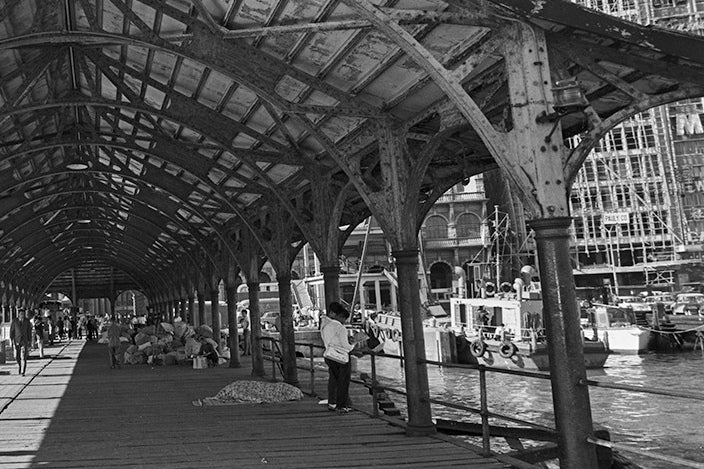 中環卜公碼頭 1964 舊香港照片掛畫｜局部細節 2 — Old Hong Kong photo, Blake Pier, Central, 1964, detail crop 2