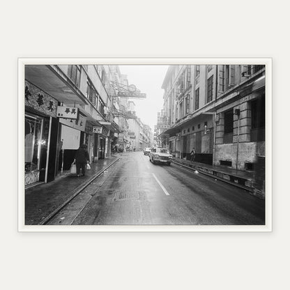 中環雨後街景 1969 舊香港照片掛畫｜白框合成示意 — Old Hong Kong photo, Central after the rain, 1969, white frame mockup