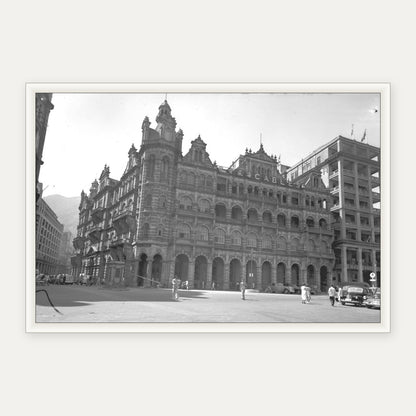 中環海旁拱廊大樓 1952 舊香港照片掛畫｜白框合成示意 — Old Hong Kong photo, Waterfront arcade building, Central, 1952, white frame mockup