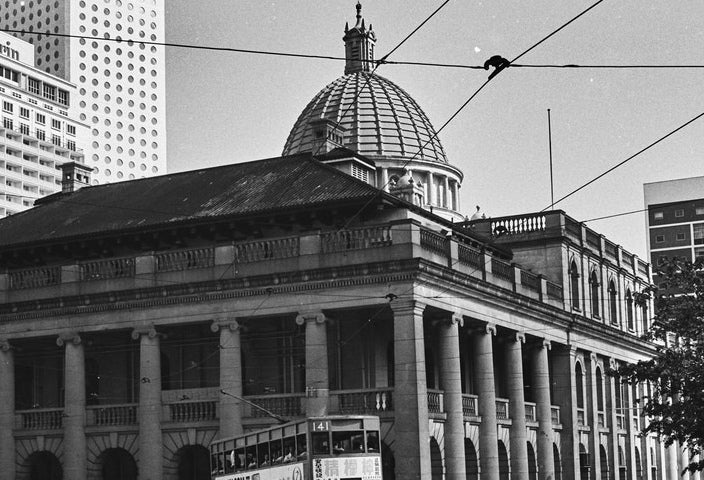 中環舊最高法院與電車 1974 舊香港照片掛畫｜局部細節 1 — Old Hong Kong photo, Old Supreme Court and tram, Central, 1974, detail crop 1