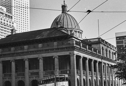 中環舊最高法院與電車 1974 舊香港照片掛畫｜局部細節 1 — Old Hong Kong photo, Old Supreme Court and tram, Central, 1974, detail crop 1