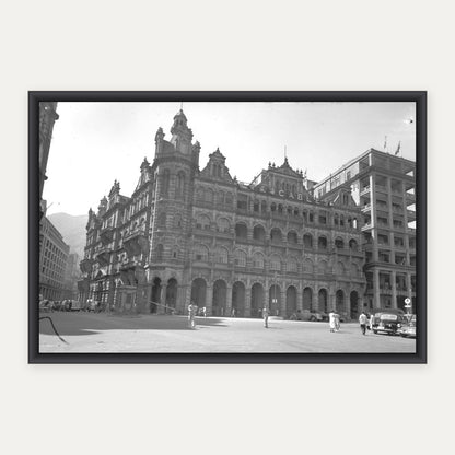 中環海旁拱廊大樓 1952 舊香港照片掛畫｜黑框合成示意 — Old Hong Kong photo, Waterfront arcade building, Central, 1952, black frame mockup