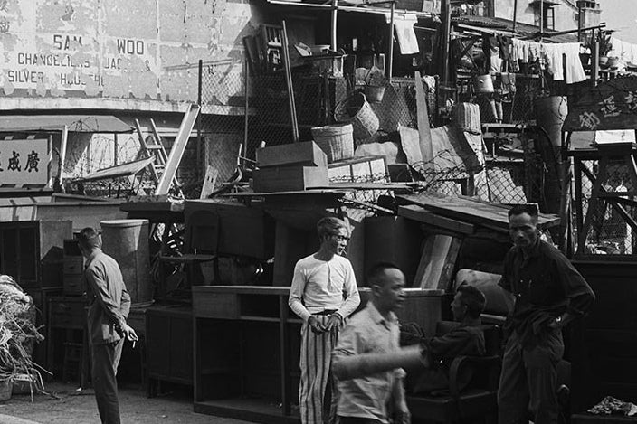 中環街坊與雜貨鋪 1968 舊香港照片掛畫｜局部細節 2 — Old Hong Kong photo, Neighbourhood grocery shops, Central, 1968, detail crop 2