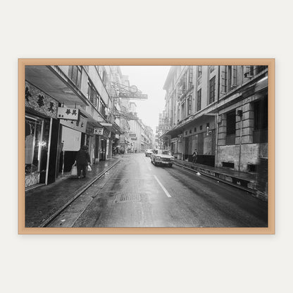 中環雨後街景 1969 舊香港照片掛畫｜原木框合成示意 — Old Hong Kong photo, Central after the rain, 1969, natural wood frame mockup